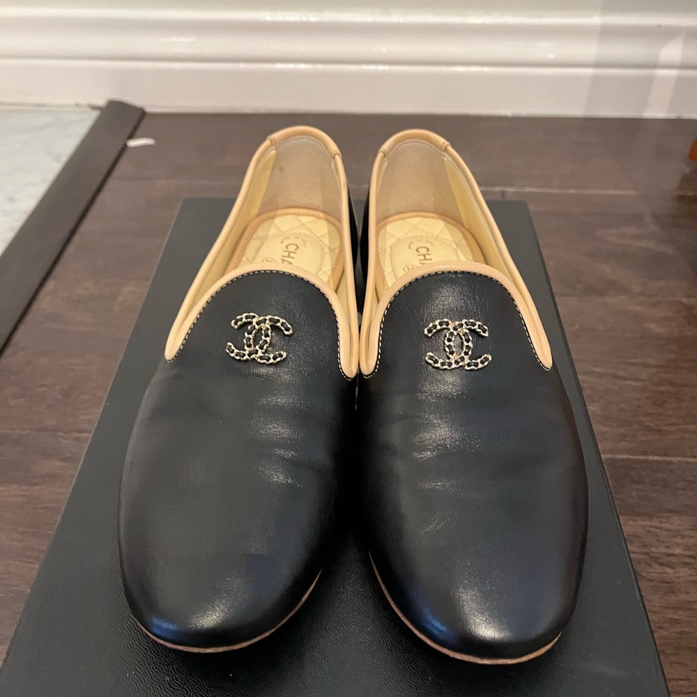 Chanel flats / loafers